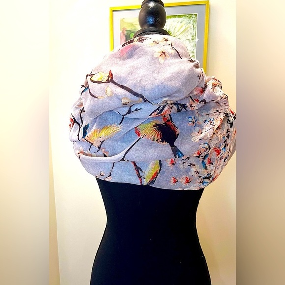 ✅🆒🧣🩶🐦 Simons infinity scarf w/ bird &  branches motif, light grey base fabric - Picture 4 of 10